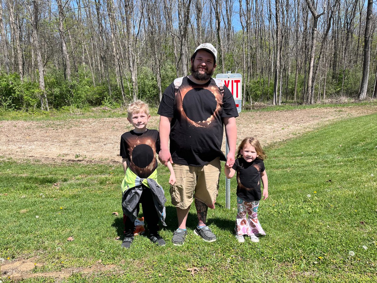 IllinoisDNR's tweet image. One week ago, tens of thousands of excited eclipse chasers flocked to Illinois state parks to view the April 8 total solar eclipse over southern Illinois. These are some of our favorite photo memories from the day. #ILEclipse2024 #Eclipse24