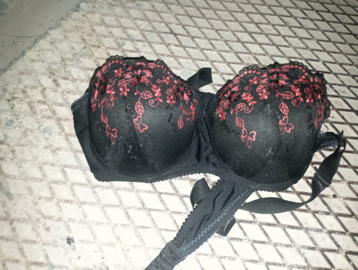 هاي ستيان مال منو😂😂😂
لكيته بالشارع كوفة نجف هاي منو ذابته والله يخبل خوش ذوق عدها 🤤🤤🤤