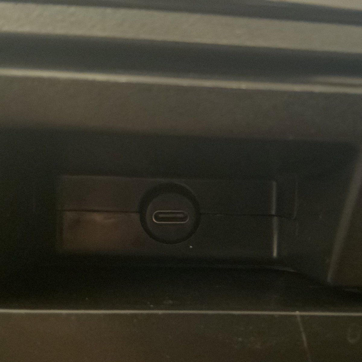 One of my customers own an oldschool Madcatz TE2, he was tired of having to buy and import an expensive GX-12 5 pin aviator to usb cable. 

So i hooked him up with a portswap to usb type C. No more importing expensive cables for an old and deprecated port!

Interested? Hmu!