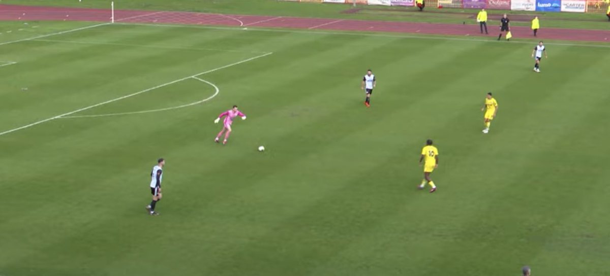 The heeds use of the goalkeeper🧤:

The Goalkeeper position has been revolutionised in the modern game with the Goalkeeper being so much more than just a shot stopper and becoming a key part of build up, despite this many lower league sides still struggle to use their keepers in