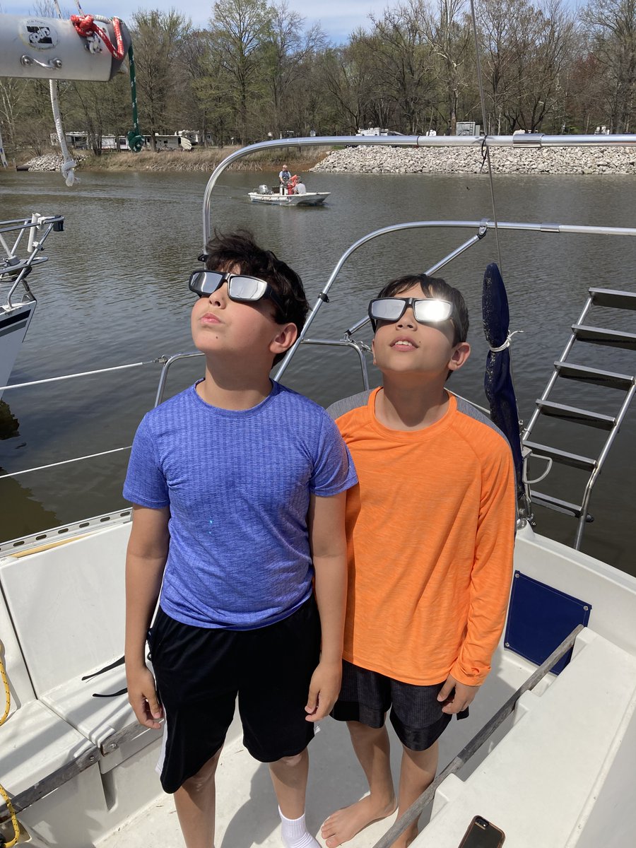 IllinoisDNR's tweet image. IDNR staff welcomed visitors from all over the state, the nation, and the world for this incredible celestial event. #ILEclipse2024 #Eclipse24