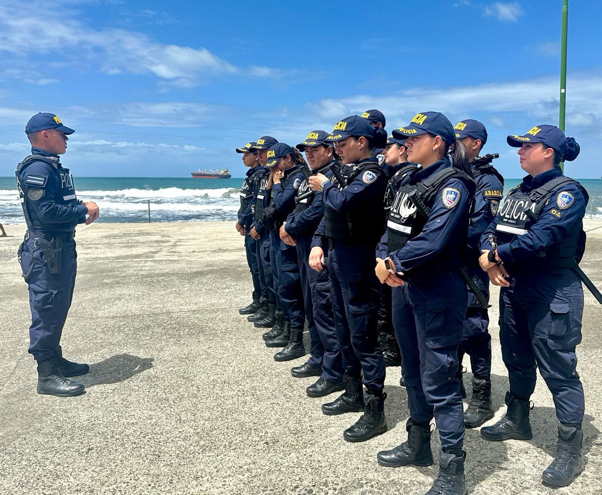 Jeaustin_B's tweet photo. Continuamos trabajando en pro de la seguridad ciudadana, enfocados en mantener el orden público y en la prevención de delitos contra la vida y contra la propiedad.

@fuerzapublicaCR 
#SirviendoConHonor
#LimonCR https://t.co/TH6jCaYzKV