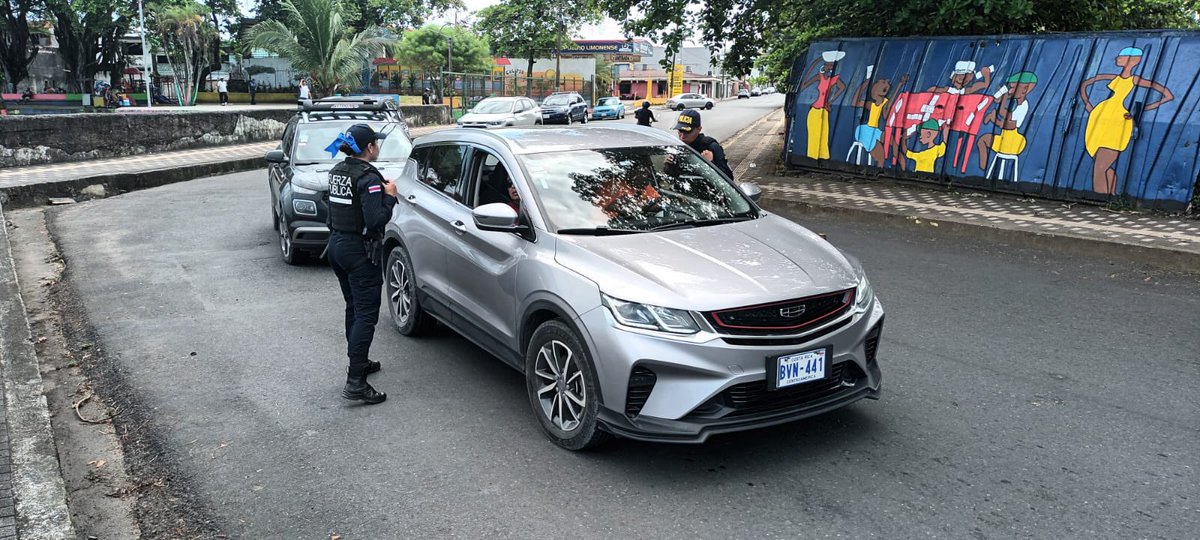 Jeaustin_B's tweet photo. Continuamos trabajando en pro de la seguridad ciudadana, enfocados en mantener el orden público y en la prevención de delitos contra la vida y contra la propiedad.

@fuerzapublicaCR 
#SirviendoConHonor
#LimonCR https://t.co/TH6jCaYzKV