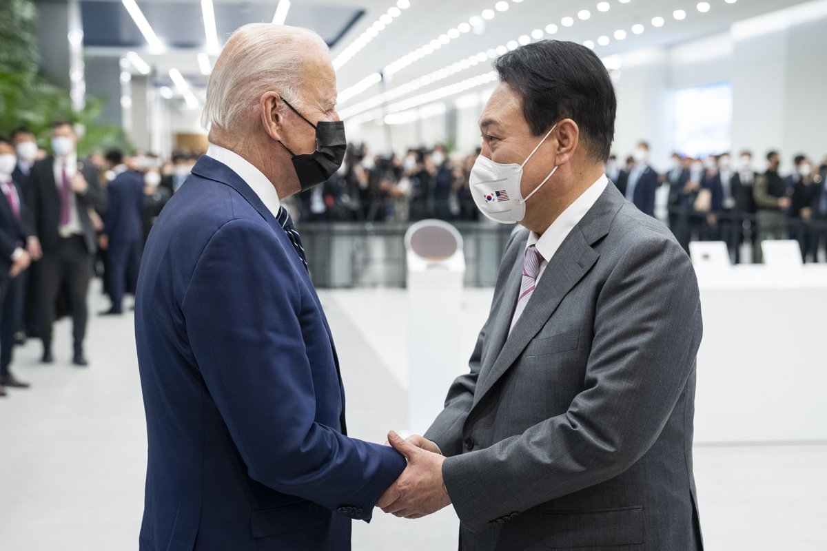 POTUS46Archive's tweet photo. In 2022, I traveled to Samsung’s campus in the Republic of Korea; today, I'm announcing a preliminary agreement between Samsung and @CommerceGov to bring advanced semiconductor manufacturing and R&amp;D to Texas.
 
That means $40+ billion and 21,500 jobs are headed our way. https://t.co/6EMYovXUQg