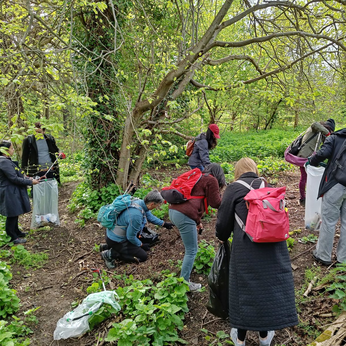twomindfulbees's tweet photo. @GreenercleanerB @CommLinksBrom @tamasinrhymes @TWSolicitors @BeckenhamPark We had fantastic fun filled day of mindfulness and eco-consciousness litter picking walk.
Grateful for all attendees, especially @EcoAroundUK collaboration and @GreenercleanerB for the litter picker &amp; bin gag holder.
Great pizzas  @thehomesteadcafebpp🙏 https://t.co/ediLSKb2Bu