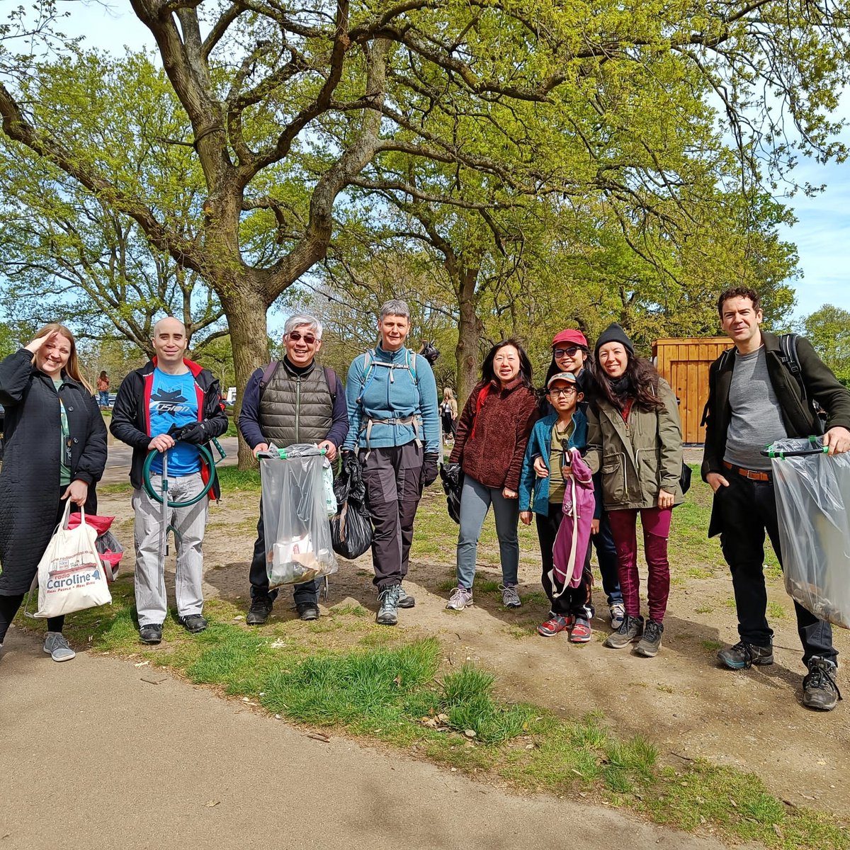 twomindfulbees's tweet photo. @GreenercleanerB @CommLinksBrom @tamasinrhymes @TWSolicitors @BeckenhamPark We had fantastic fun filled day of mindfulness and eco-consciousness litter picking walk.
Grateful for all attendees, especially @EcoAroundUK collaboration and @GreenercleanerB for the litter picker &amp; bin gag holder.
Great pizzas  @thehomesteadcafebpp🙏 https://t.co/ediLSKb2Bu