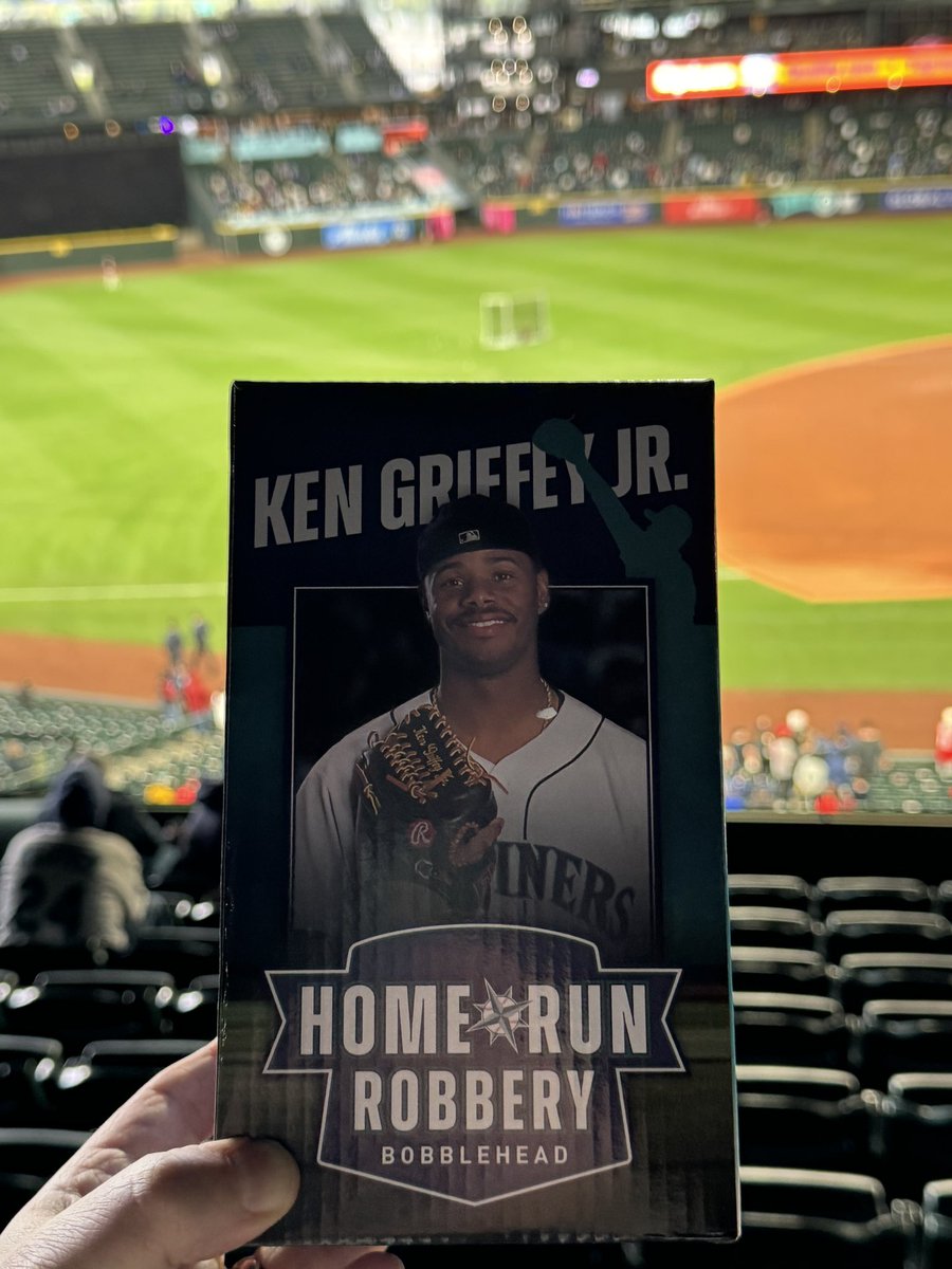 DMitchUGM's tweet photo. #TridentsUp #42 #LetsGoMariners https://t.co/FkrAKJKfvd