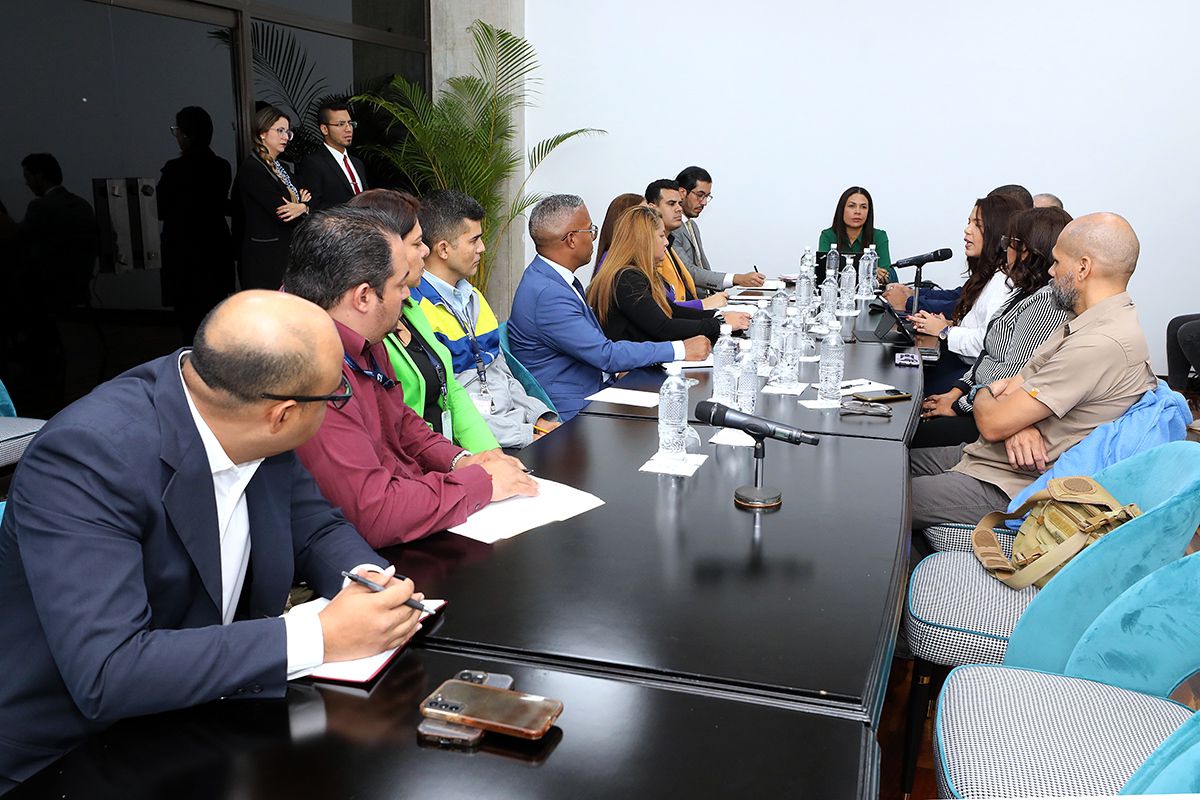 TSJ_Venezuela's tweet photo. TSJ y AN unen esfuerzos para sistematización de los procesos judiciales en el país  https://t.co/2Cdp98LitJ https://t.co/5S4YFXQISa