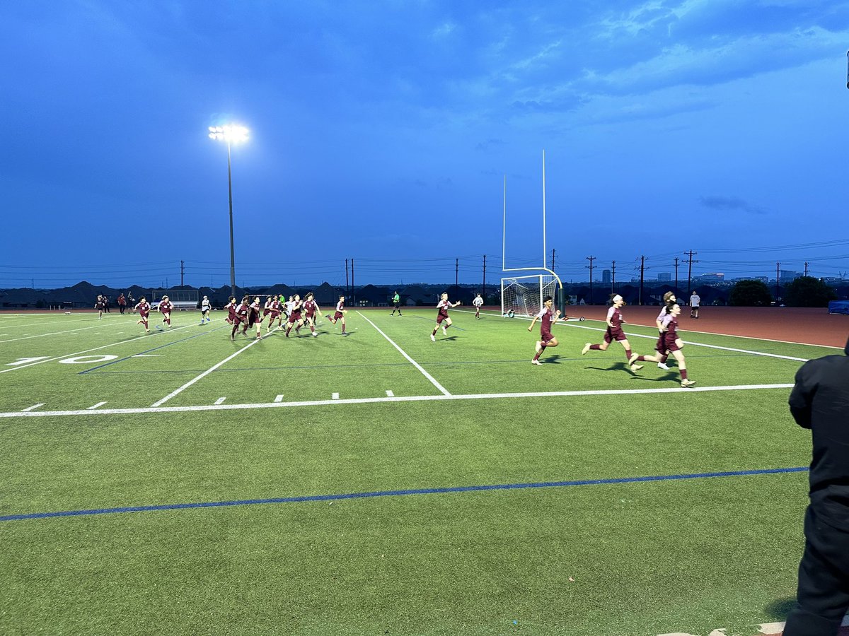 icossipentarhos's tweet photo. Another Monday, another pair of wins by our boys and girls 7th grade soccer teams. Exciting finish to the boys game with timely scoring and clutch saves in PKs!!! #PearsonSTRONG @FISD_PearsonMS https://t.co/jOwPZLljAF