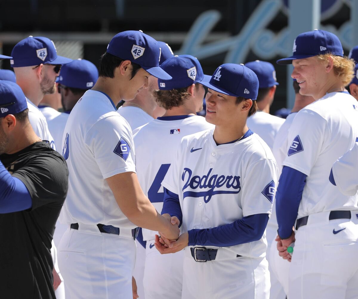 Jackie Robinson Day🇺🇸

背番号42 #ドジャース #大谷翔平 選手

#山本由伸 投手と握手🤝

#Jackie42 @Dodgers