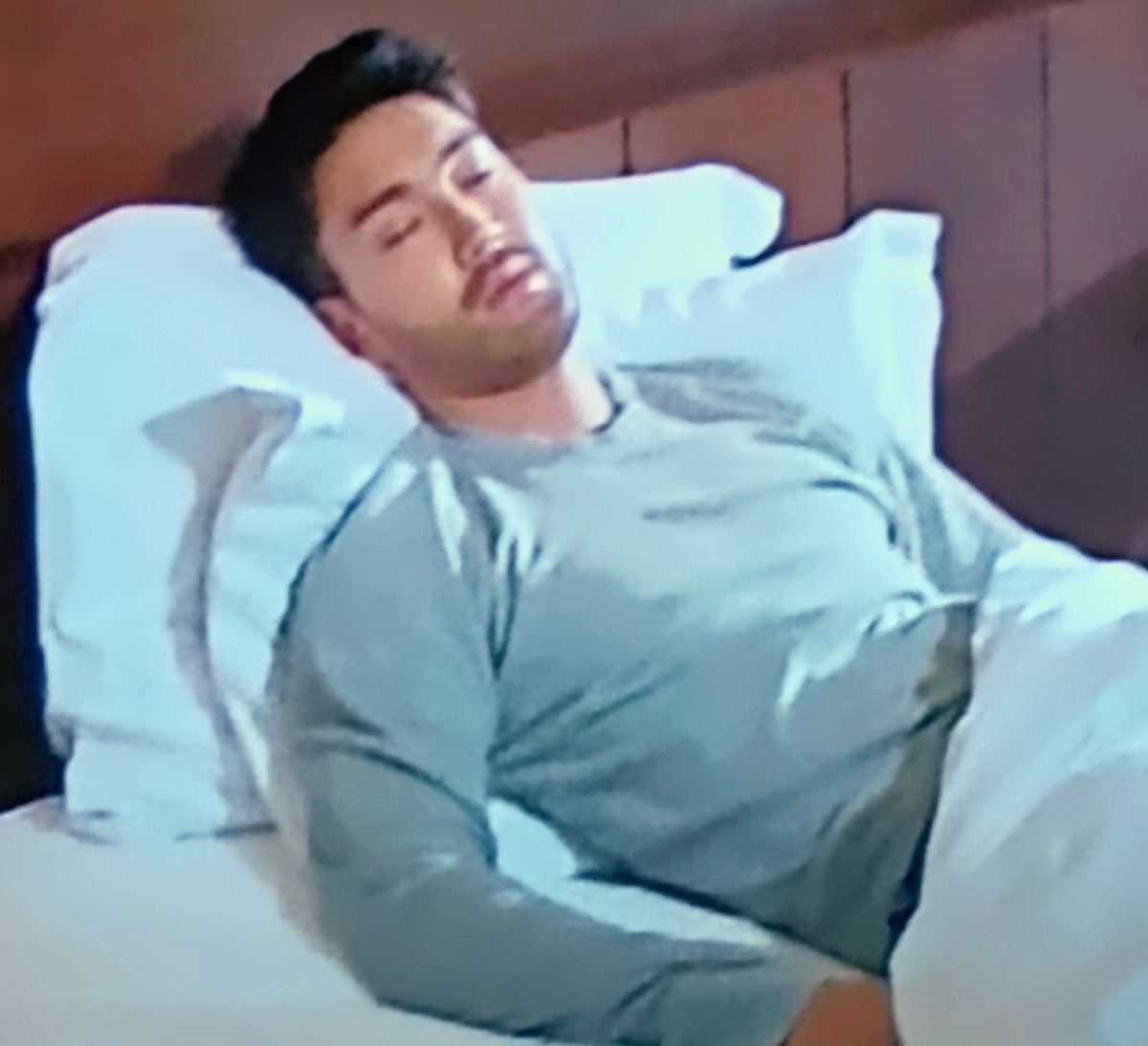 lulu_mx7's tweet photo. #EllaEraBonita #porel5 #Siwonebel5 Hermoso el reportero Kim 💙 https://t.co/DabnmiP6AZ