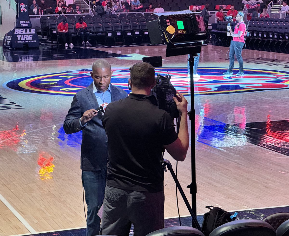 Hey @AngelaMoryanTV Look who’s working right in front of us! #WNBADraft @IndianaFever Draft Party @GainbridgeFH @ACwishtv @WISH_TV @ADChernoff