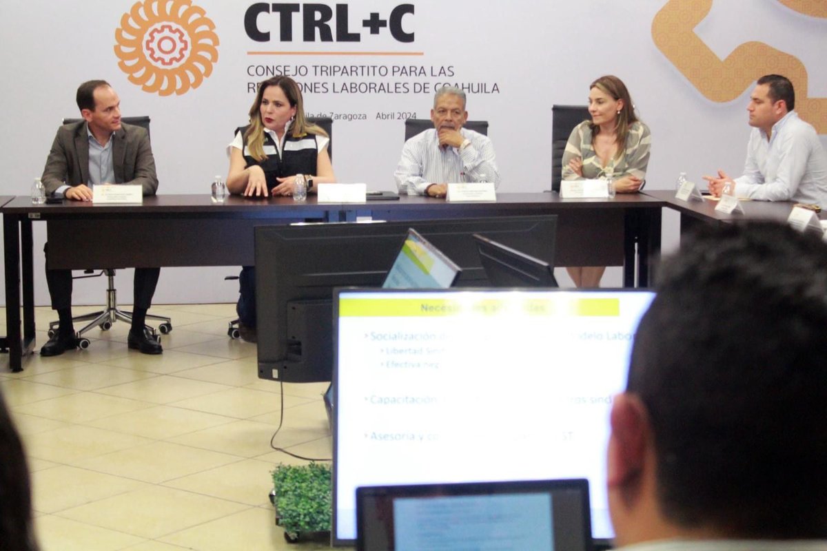 AIERAmx's tweet photo. Acompañamos  a La Secretaria del Trabajo, Nazira Zogbi Castro, quien presidió la primera sesión del 2024 del Consejo Tripartito para las Relaciones Laborales de Coahuila, en la que participaron titulares y representantes del sector empresarial, sindical y autoridades. https://t.co/Jl9FVLygkC