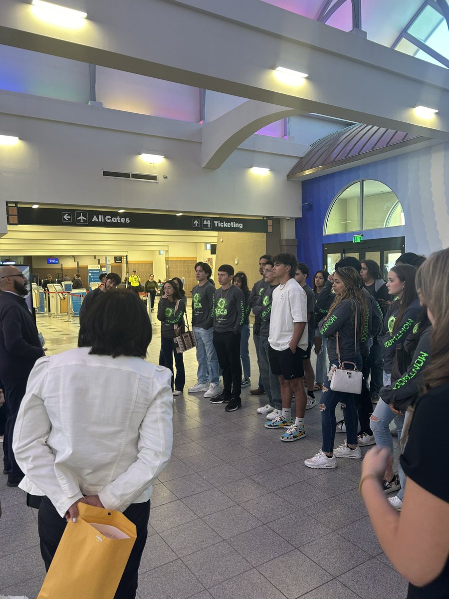 Thank you @flyelp for teaching our Montwood DECA Marketing students about the travel and tourism industry! 

✈️🤑The U.S. travel and tourismindustry generated $1.9 trillion in economic output! #Travelandtourism #Marketingtwitter ##flyEp ☁️🔹@DECAInc @MontwoodHS @dbaraymhs