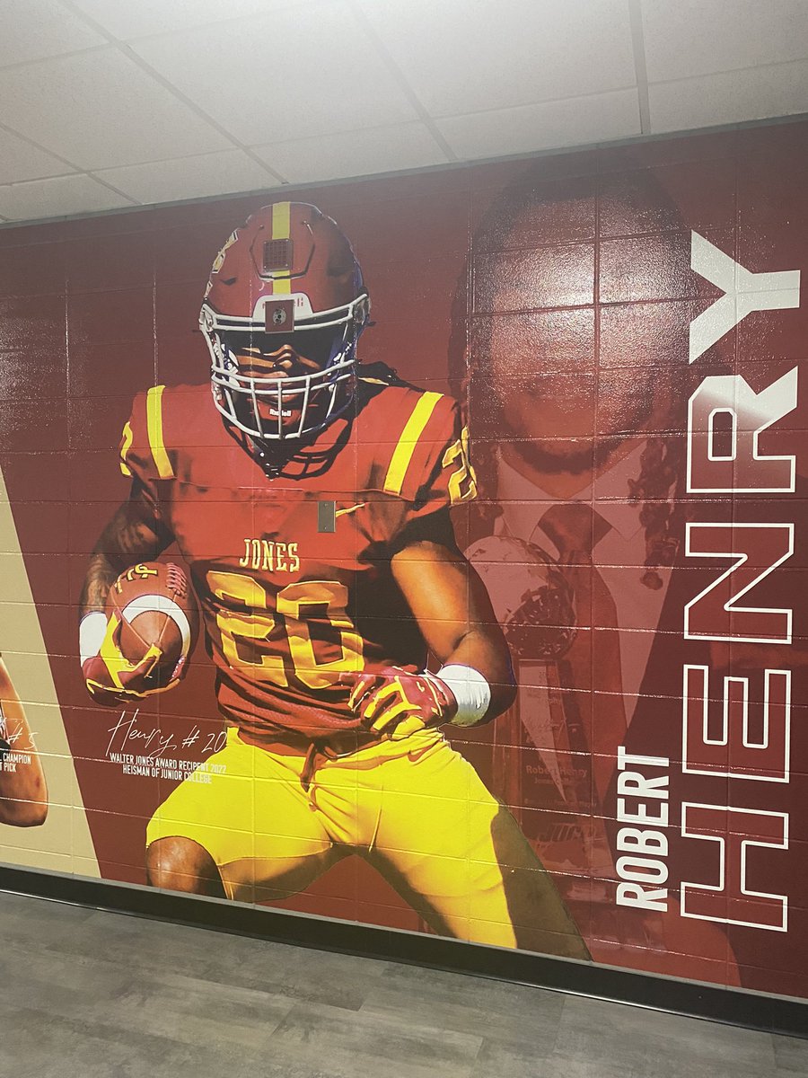 I guess when you win the Walter Jones Trophy, AKA the Junior college Heisman, you get a whole wall dedicated to you <a href="/robertThenry6/">Robert henry</a> #SiptoSA #210TriangleofToughness