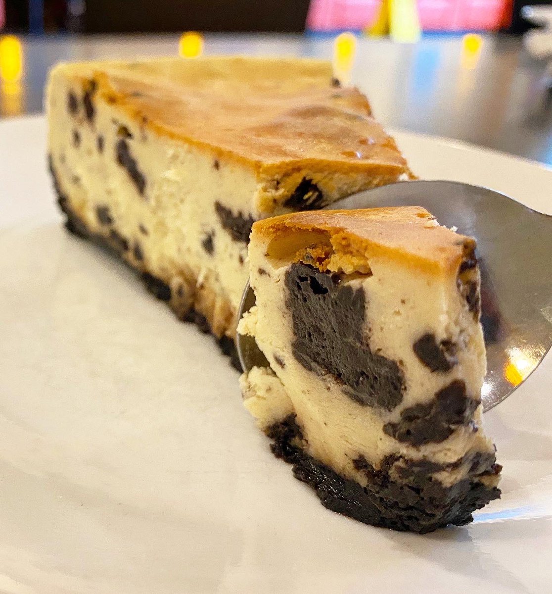 🍰🍫✨Don’t forget to treat yourself to our heavenly Oreo cheesecake — a divine blend of rich, creamy cheesecake and crunchy, chocolatey Oreo bits. It’s the perfect finale to any meal! 

#oreocheesecake #dessert #finale #cheesecakes #desserts #oreo #oreos #chocolate #sweets @Oreo