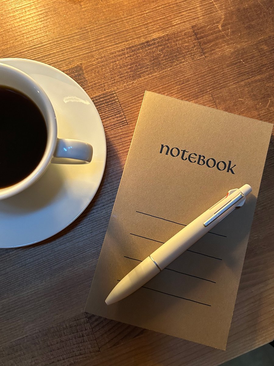⋱ コーヒーと読書と日記と ⋰

本日は #エスプレッソの日 ☕
たまにはカフェでゆっくり書き物をしてみるのはいかがですか？

#カフェ活 #JETSTREAM