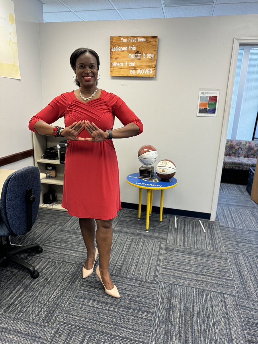 DrKKelly's tweet image. It’s my 24th Deltaversary, y’all!! But we must do work (workout) before work! Crimson and cream was the color of the day…❤️🤍but the natural hair lost its battle with the humidity!! 😂 #Spring2000 #53Issues #GammaLambdaMade #AlbanyAlumnaePaid