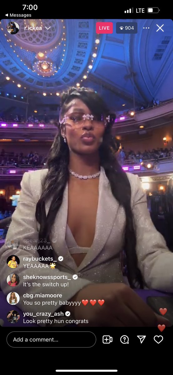 SheKnowsSports's tweet photo. WITH THE OUTFIT CHANGE!!!! #DetroitWhat https://t.co/E99zDCbSNh