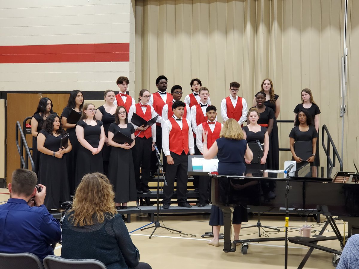 MAAMustangs's tweet photo. Our High School choir singing "I Will Arise"

#springconcert https://t.co/4pWWo1WBvW