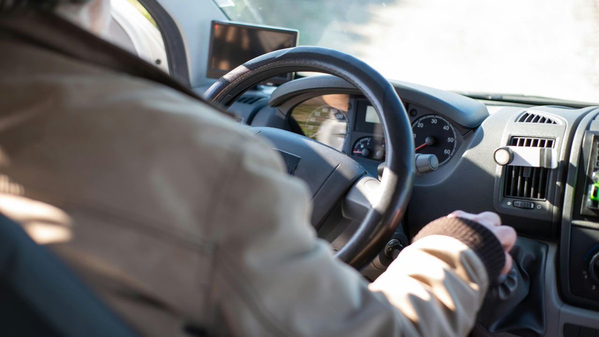 What is the average age that #seniors should stop driving? What are the early warning signs? buff.ly/49AdhqB #seniorcare #transportation #agingcare #Mesa #Chandler #AZ