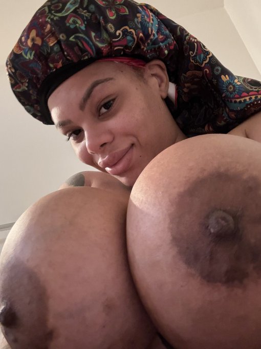 Halle Hayes 💋 - Someone said they liked these natural selfies https://t.co/xEWuKI4uVi