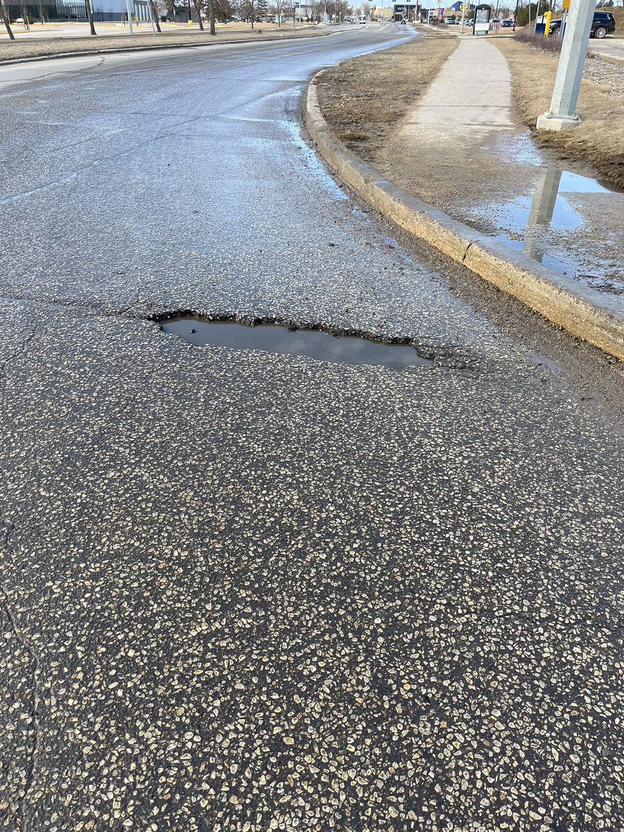 wpgpotholes's tweet photo. Potholes, get your potholes here! #winnipeg #potholes https://t.co/oIx32DnGNt