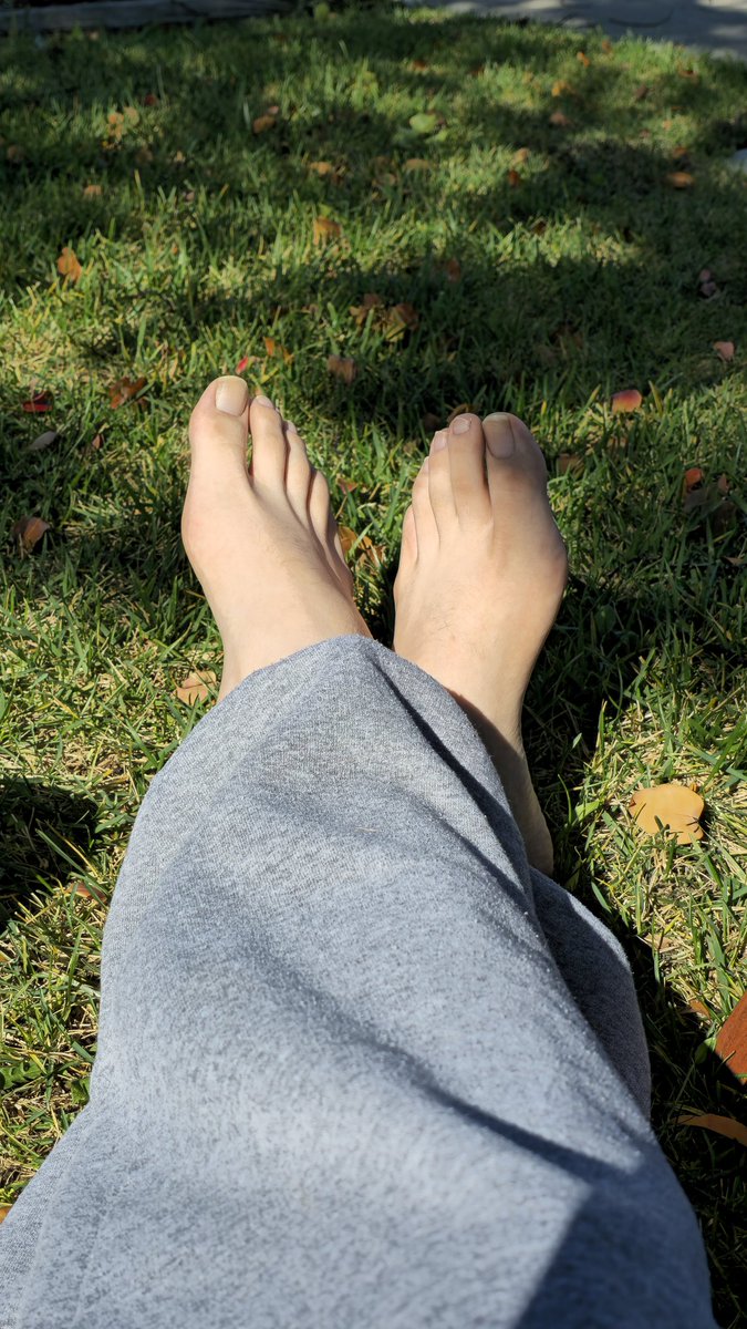 mrowtoes's tweet photo. Anybody wanna join me?~ 💕 https://t.co/5PAtaWiVa6