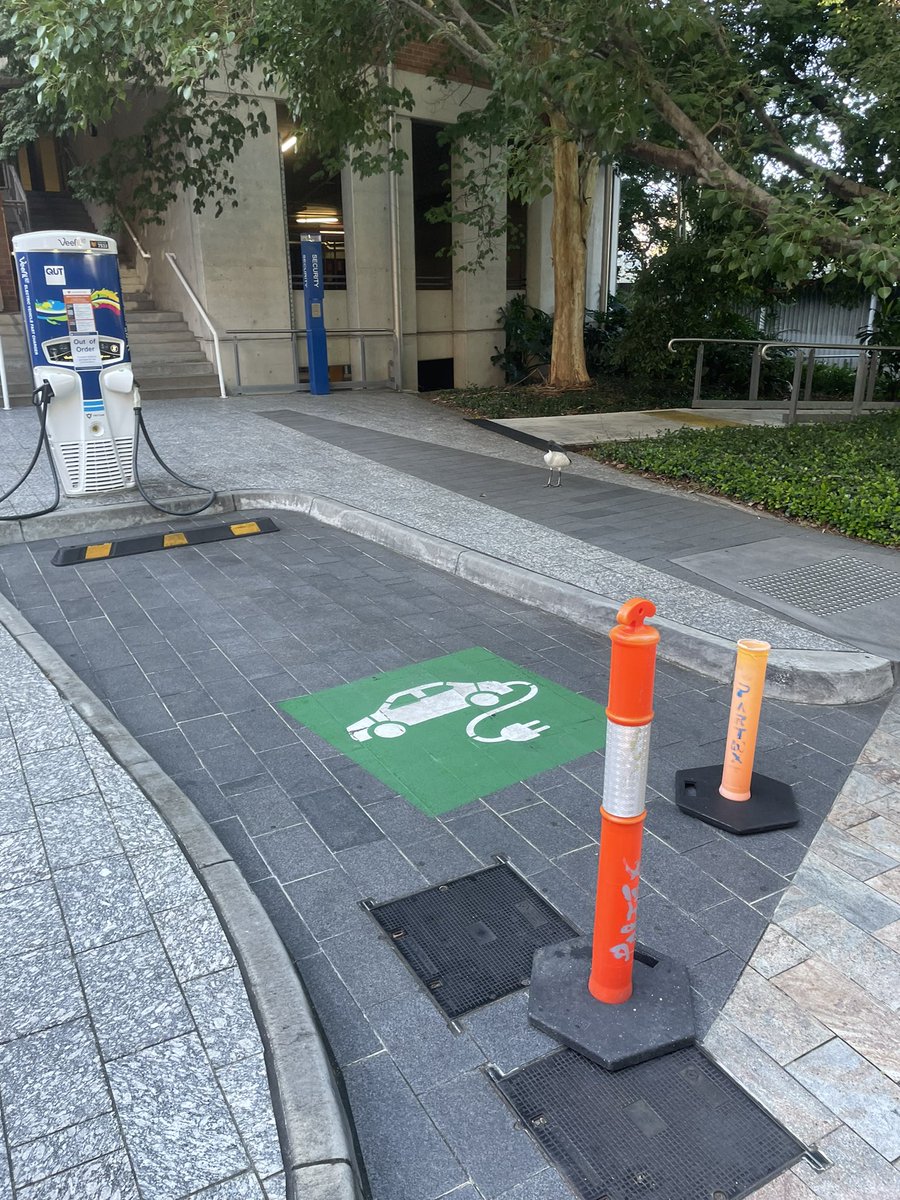 The EV charger at @QUT Gardens Point in Brisbane CBD has been out of order now for what seems a long time… 🤔