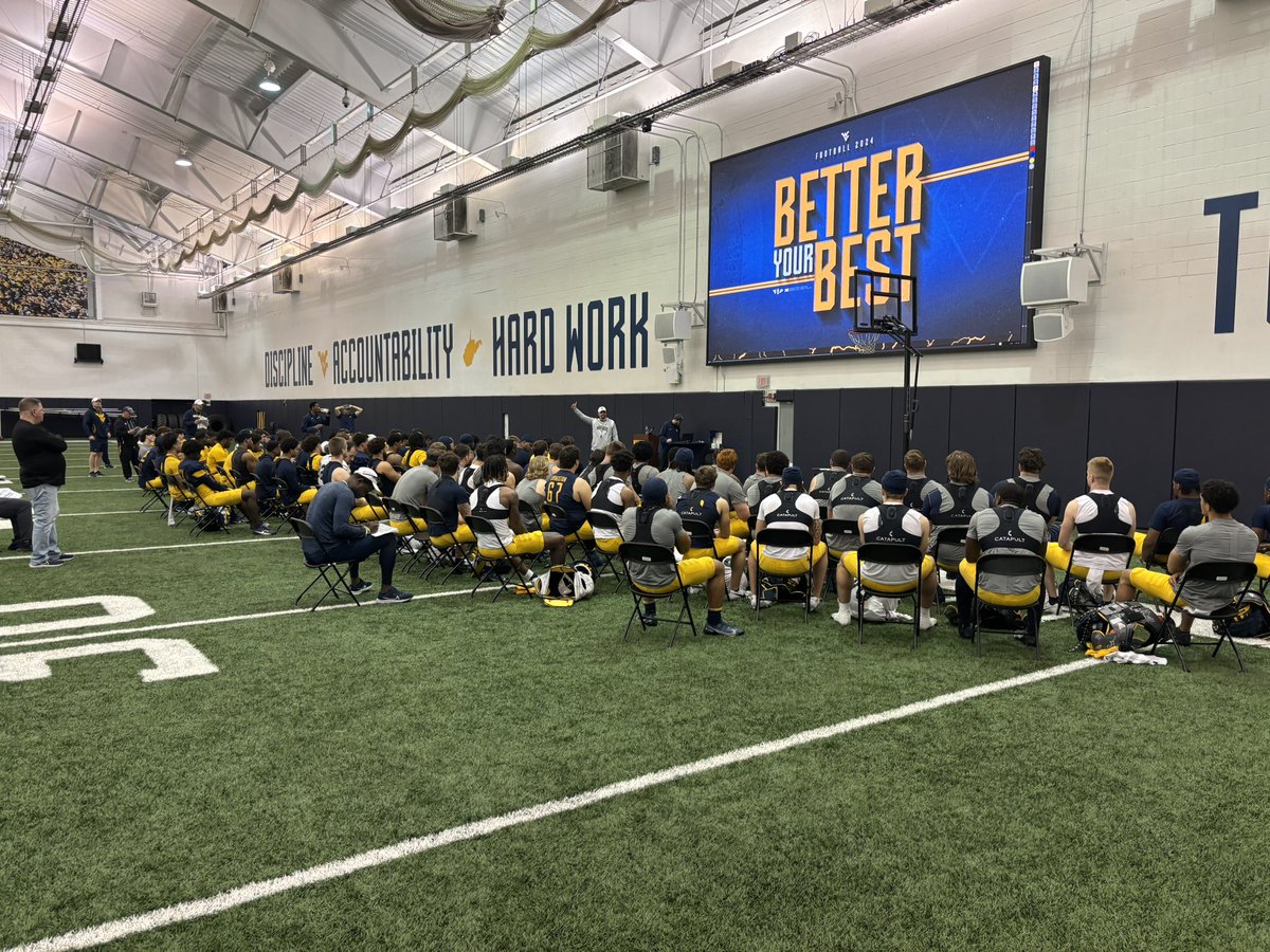 Big thank you to @WVUfootball @CoachChadScott @CoachMooreWVU @NealBrown_WVU for the invite to spring practice today! Had a great time - love the #mountaineer energy and can’t wait to come back. @FootballPbhs @CSAPrepStar