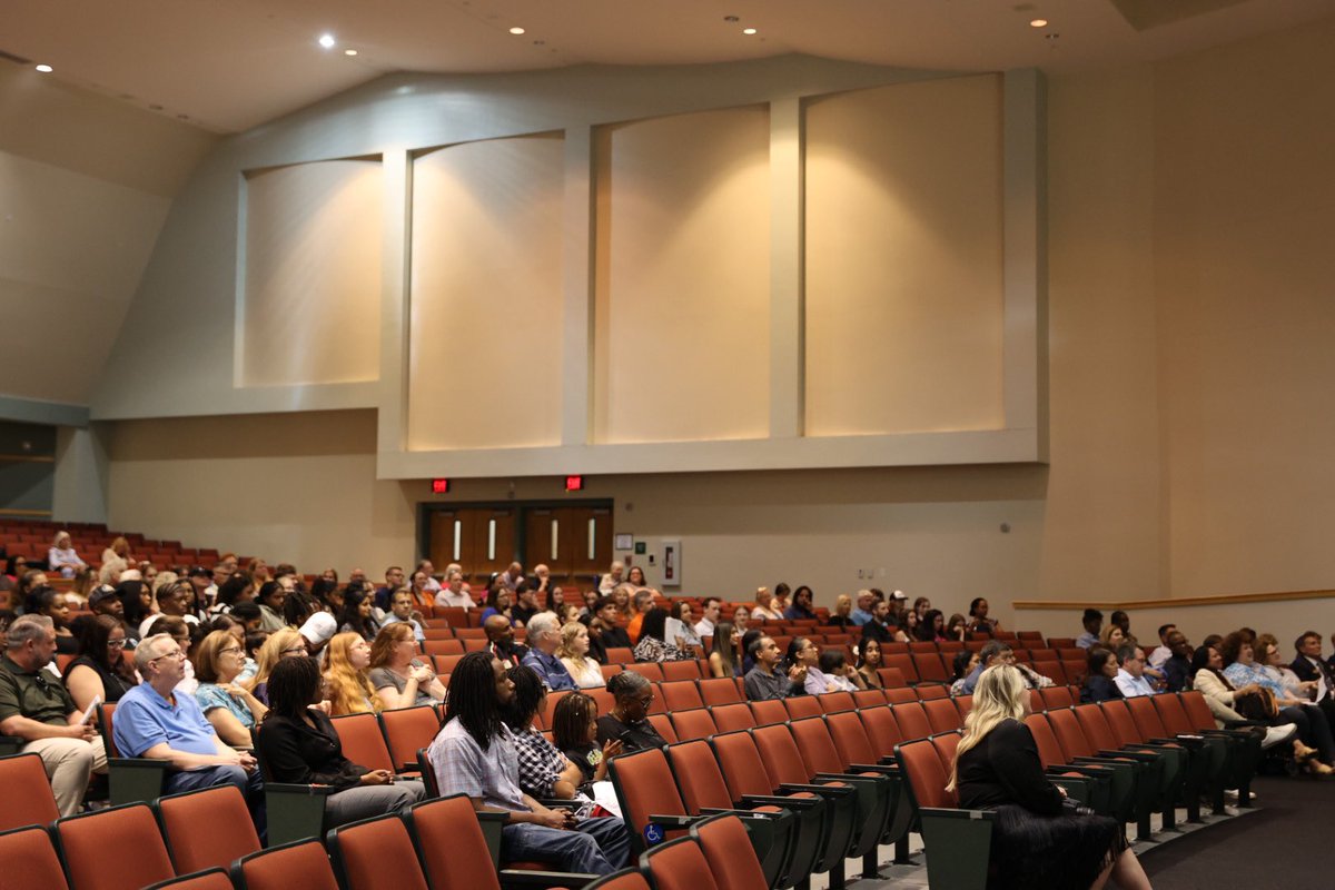 volusiaschools's tweet photo. Congratulations to these 40 high school juniors who graduated from
@FUTURES_Inc Tomorrow's Leaders program.
Through the course of this program, the students learned about team building, community government, as well as fields such as criminal justice, health care, social services and more.
During the graduation, @SuptBalgobinVCS spoke to the graduates about using the information they gained to make Volusia County a
 better place for all current and future generations to come.
Also in attendance were School Board Members Jamie M. Haynes, Ruben Colón, Jessie Thompson, Anita Burnette, Carl Persis, Chief Academic Officer
@DrValleJ, and Deputy Superintendent Dr. Rachel Hazel.
@DeltonaHigh, @delandbulldogs,
@SeabreezeHS, @PineRidgeHS,
@GreatDay2BAHawk, @NSBHSBarracudas, @VolusiaOnline,
@UHSTitans411, @TMHSWildcats,
@Mainlandhigh, @SharksAHS