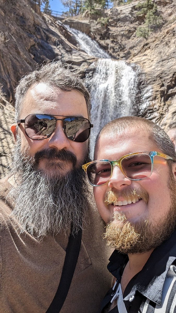 DFrost_32's tweet photo. Had a great hike with the cub. https://t.co/b7jKQmPfA8