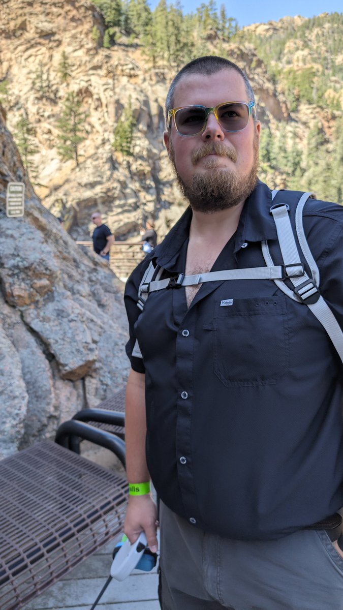 DFrost_32's tweet photo. Had a great hike with the cub. https://t.co/b7jKQmPfA8