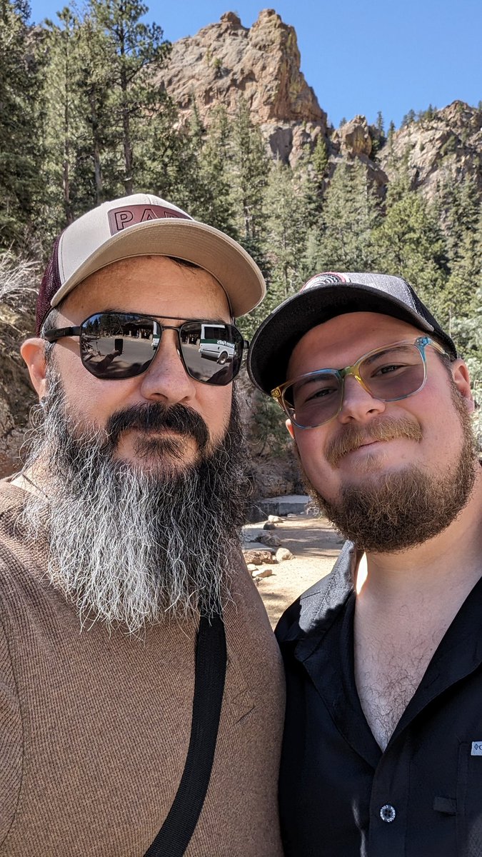 DFrost_32's tweet photo. Had a great hike with the cub. https://t.co/b7jKQmPfA8