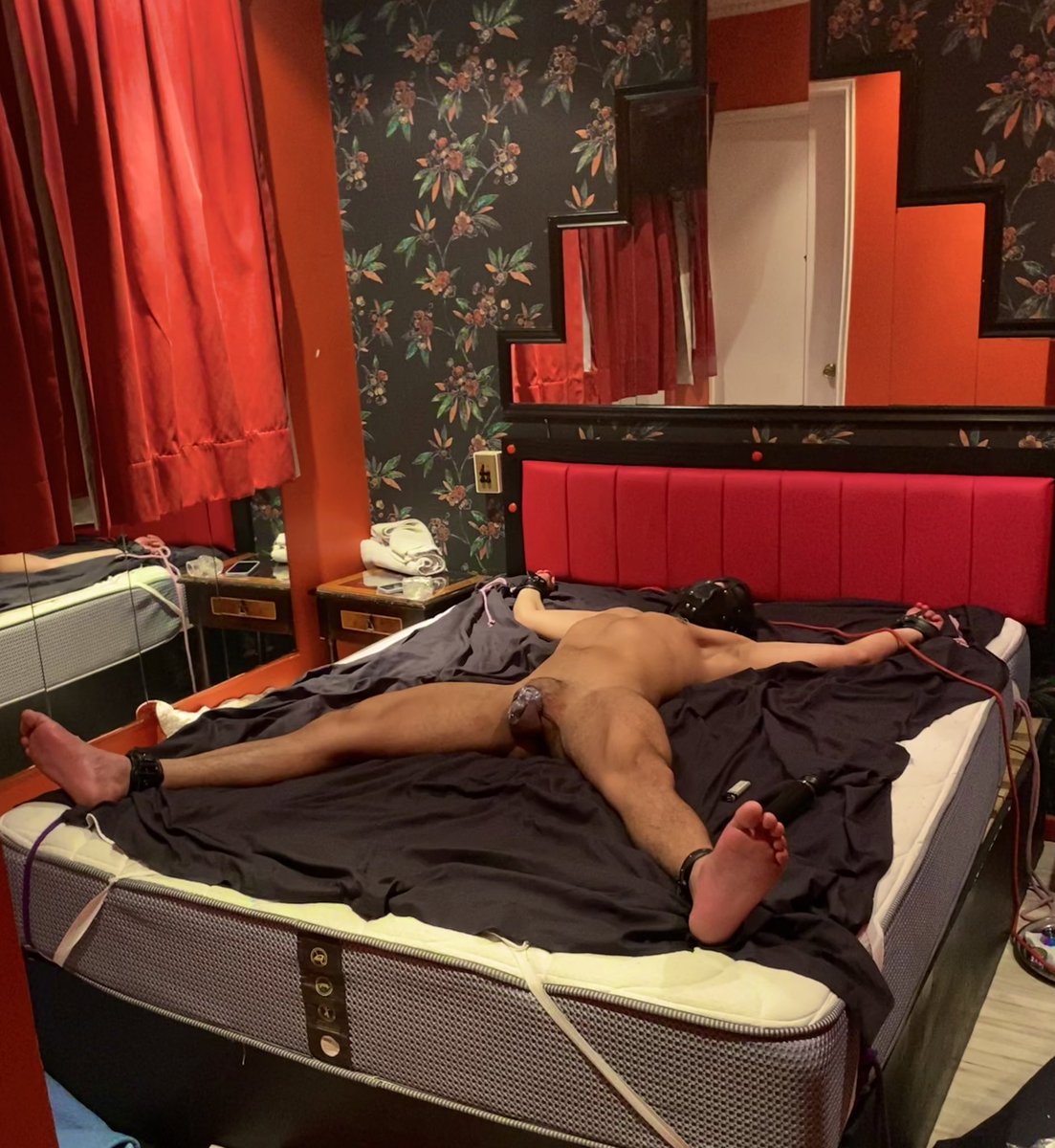 000091______'s tweet photo. Así me gusta que me esperen 😈

#bdsm #chastity https://t.co/WrTifvpIR4