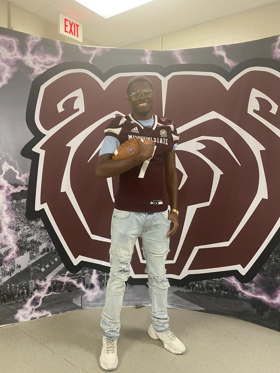 Carmellowillia's tweet photo. I'm blessed to say I've received my first D1 offer today. Thank you @Ry_Beard @Coach_Dennison and @MOStateFootball #ALLIN @hale_football
@coach_irvin23 
@Josh_Scoop
@PrepRedzoneOK 
@247Sports
@PrepRedzoneOK https://t.co/IA4Nhs7Mp2
