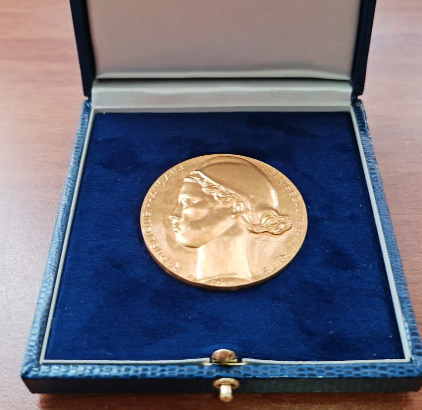 Le groupe d'amitié avec les pays andins du Sénat de la République Française (<a href="/Senat/">Sénat</a> ) décerne la médaille du Sénat aux membres d'Ensemble pour la paix (<a href="/VamosPaz/">Vamos por la paz - Ensemble pour la paix Colombie</a>) pour leur travail en faveur de la paix en Colombie. 🇨🇴