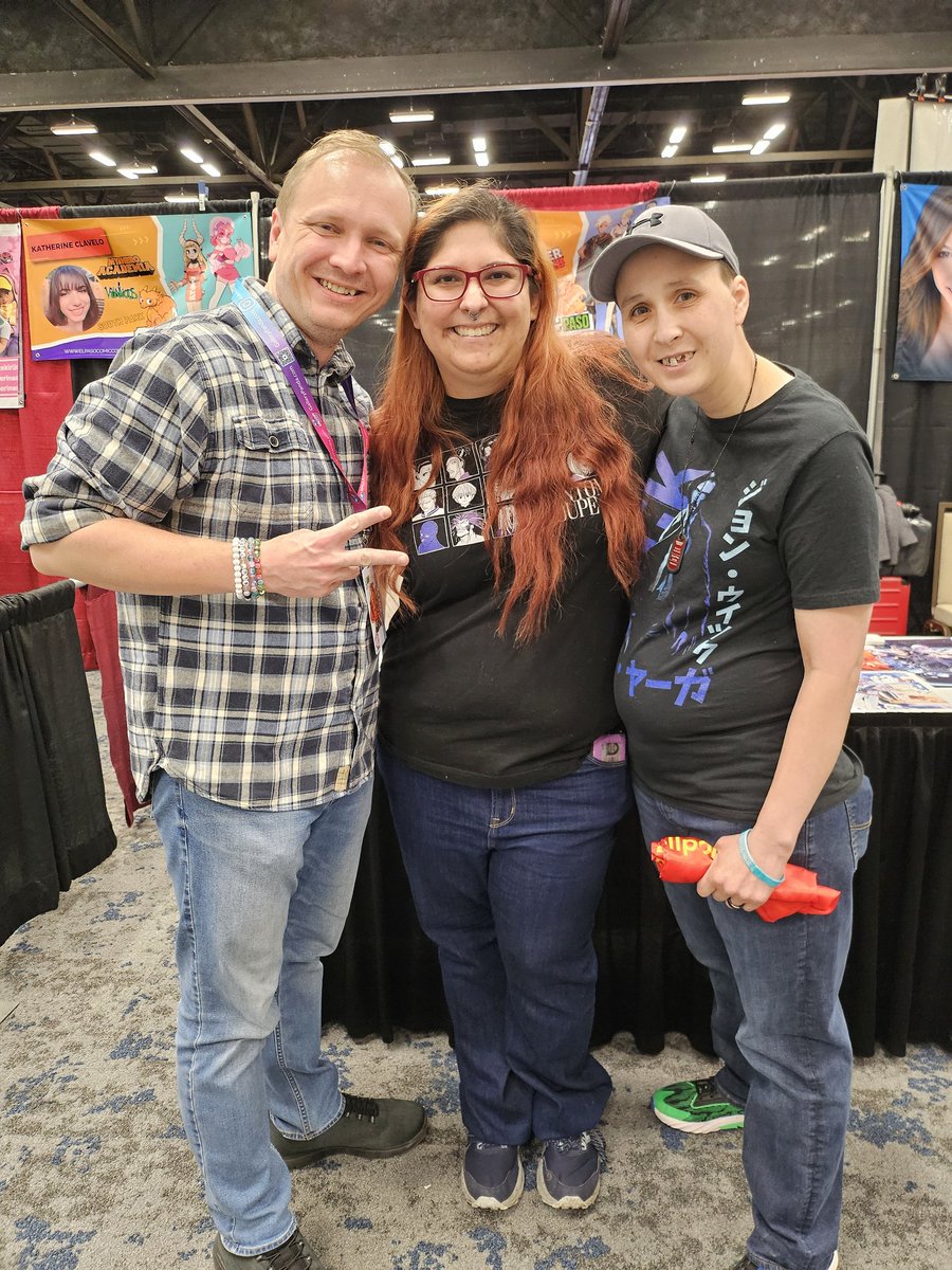 FireMaiden4's tweet photo. It was super awesome to meet Chris Hackney. Super nice guy. I'm a huge fan of Hunter X Hunter and I joked with him about Illumi and told him I was currently writing a fanfiction that contains Illumi in it. Lol. https://t.co/u2gJ2Y4gND