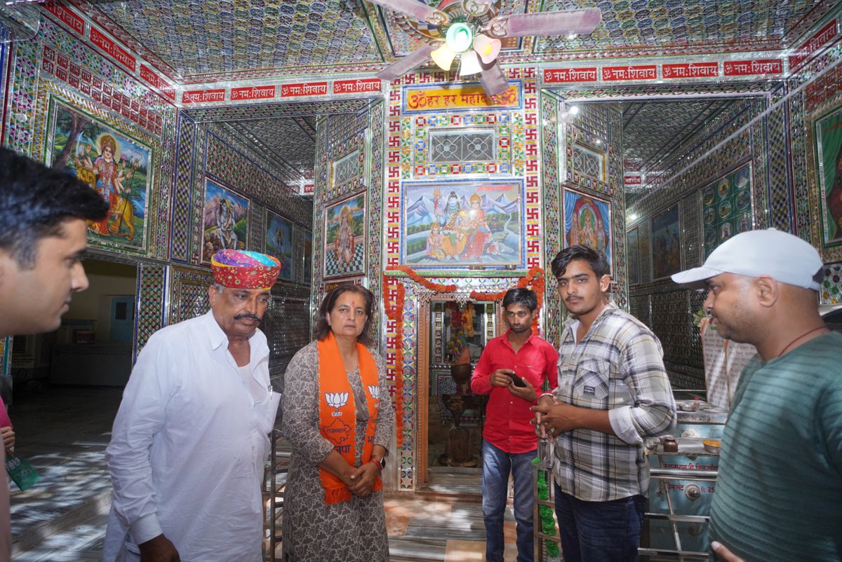 jyotimirdha's tweet photo. कल खींवसर विधानसभा क्षैत्र की ग्राम पंचायत शीलगांव में जनसंपर्क कार्यक्रम के दौरान वहां उपस्थित अपनों से मत एवं समर्थन की अपील की और खींवसर विधानसभा क्षैत्र की बेटी होने के नाते खींवसर वासियों को इस लोकसभा चुनाव की कमान संभालने का भी आग्रह किया।

#छोटी_बहन
#PhirEkBaarModiSarkar
#अबकी_बार_400_पार
#BJP4IND
#मैं_ज्योति_मिर्धा_के_साथ_हूँ
#BJPPhirSe
#BJPRajasthan
#जय_भाजपा_तय_भाजपा
#जीत_की_ओर_बढते_कदम
#आ_रही_है_भाजपा
#Vote4BJP