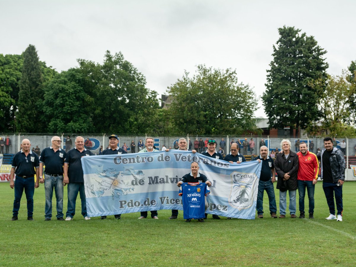 Ayer rendimos homenaje a nuestros héroes del Centro de Veteranos de Guerra de Malvinas de Vicente López. Un honor haberlos recibido en nuestra casa. Gracias por defender con coraje y valentía nuestra soberanía. Las malvinas son Argentinas 🇦🇷