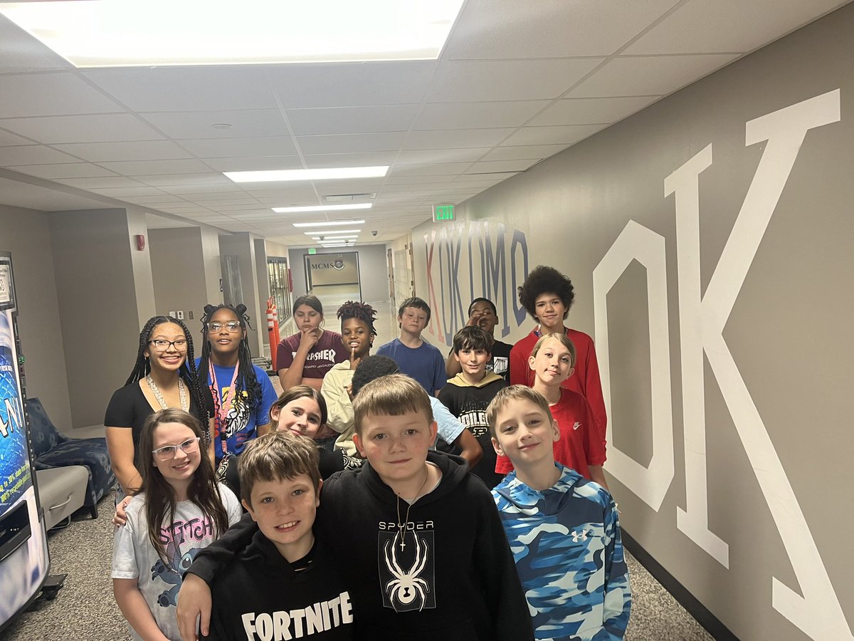 MapleCrestSTEM's tweet photo. A special THANK YOU to MC MOTIVATED-our student leadership group-who led the tour for our future Kats from @Elwood_STEM and @Boulevard_STEM ! 💙❤️ https://t.co/bWVI6qEeE9