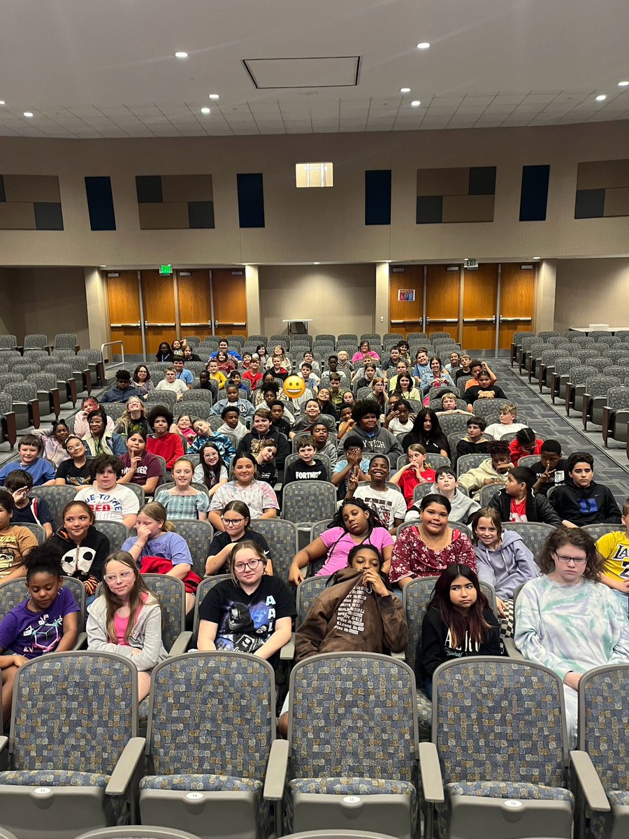MapleCrestSTEM's tweet photo. A special THANK YOU to MC MOTIVATED-our student leadership group-who led the tour for our future Kats from @Elwood_STEM and @Boulevard_STEM ! 💙❤️ https://t.co/bWVI6qEeE9