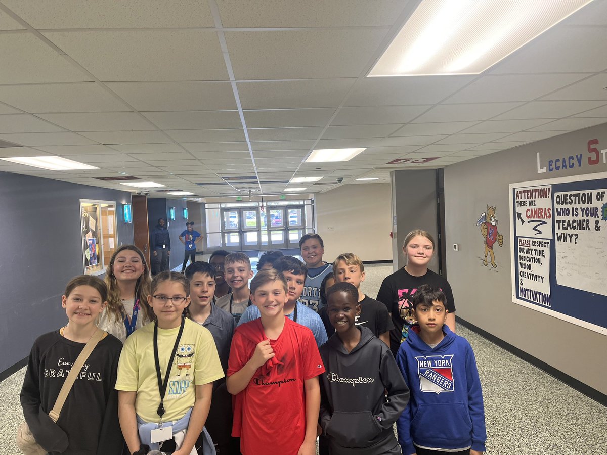 MapleCrestSTEM's tweet photo. A special THANK YOU to MC MOTIVATED-our student leadership group-who led the tour for our future Kats from @Elwood_STEM and @Boulevard_STEM ! 💙❤️ https://t.co/bWVI6qEeE9