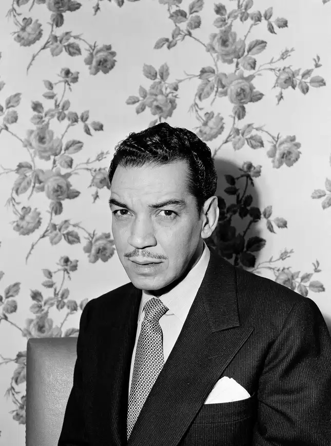 #CineHistoria

20-abril-1993

Fallece en el actor y comediante Mario Moreno 'Cantinflas' uno de los actores más importantes del cine mexicano, con una carrera prolífica, es conocido por 'Ahí está el detalle' (1940), 'El gendarme desconocido' (1941) y 'El bolero de Raquel' (1957)