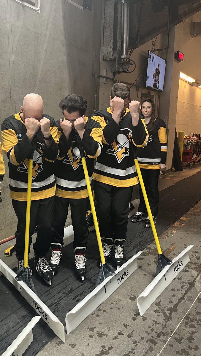 CleanIce23's tweet photo. 🚨GOAL dance #LetsGoPens https://t.co/7EaUP7GHEM