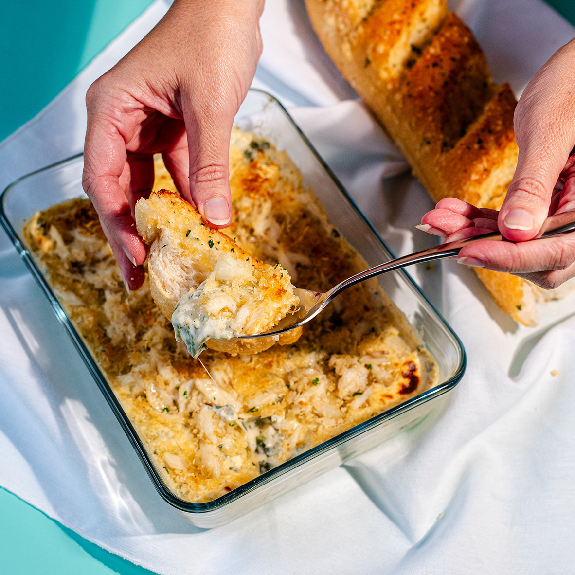 Our famous Lump Crab & Spinach Dip 🦀 and delicious Jumbo Lump Crab Cakes 🦀 are on SALE on @Goldbelly for a limited time only! Click the link below to order now and we’ll ship straight to your door! bit.ly/3W1iHHo #Goldbelly #Pappadeaux #Deauxlivery