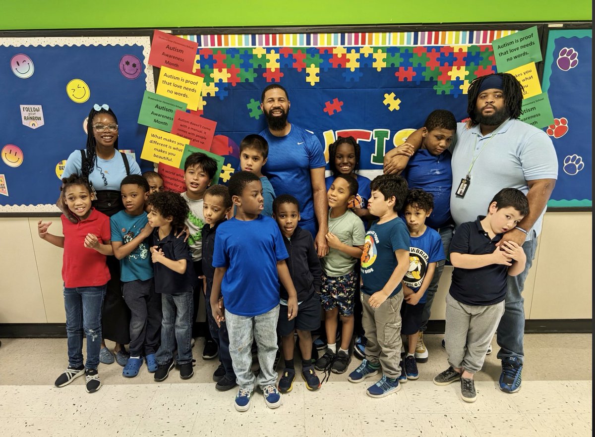 shadowbriares's tweet photo. #SHADOWBRIARAUTISMBLUEOUTDAY2024
#Schoolchoice #SteamMagnet #ShadowbriarES https://t.co/glko1uP86g