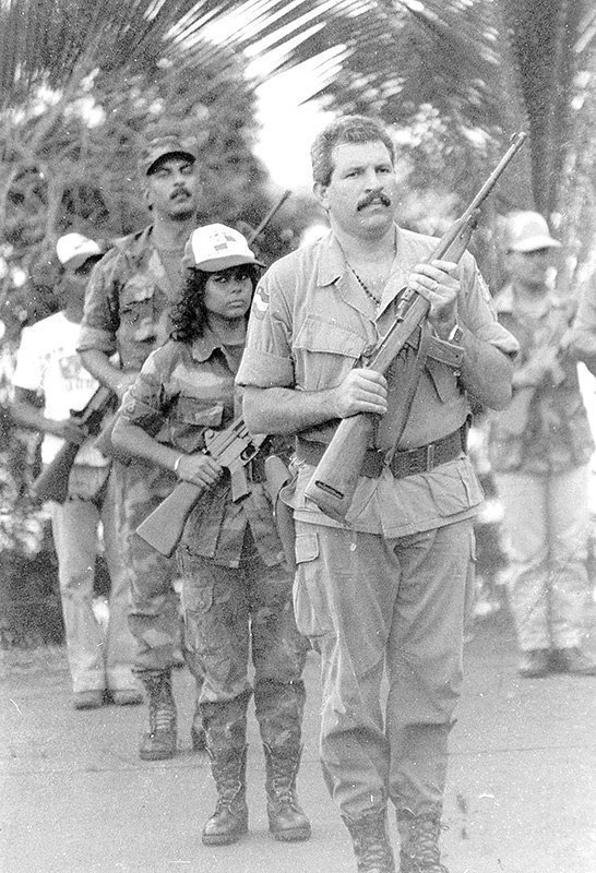 PaViejaEscuela's tweet photo. Foto de Benjamín Colamarco cuando formó parte de los Batallones de la Dignidad, grupo paramilitar del régimen del dictador Manuel Antonio Noriega. Posteriormente Colamarco llegó a ser Ministro de Obras Públicas en el mandato de Martín Torrijos (2004-2009). https://t.co/xwdLX0zxVi https://t.co/hr7NcqX46D