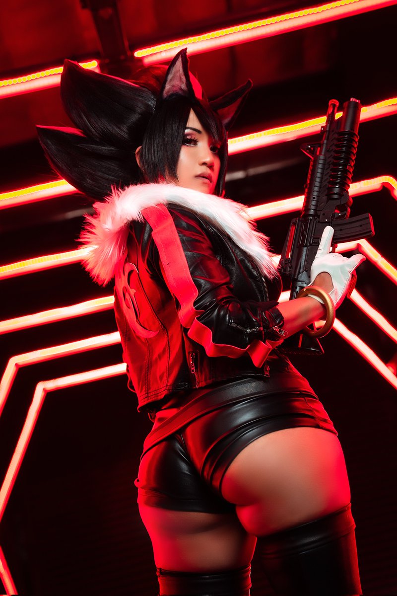 Annjelife's tweet photo. My Shadow the Hedgehog Cosplay ❤️
[immersion break] 

I'd like to thank John Wick for playing me in the new #Sonic3 movie 😌 https://t.co/Y2YOr03cb8