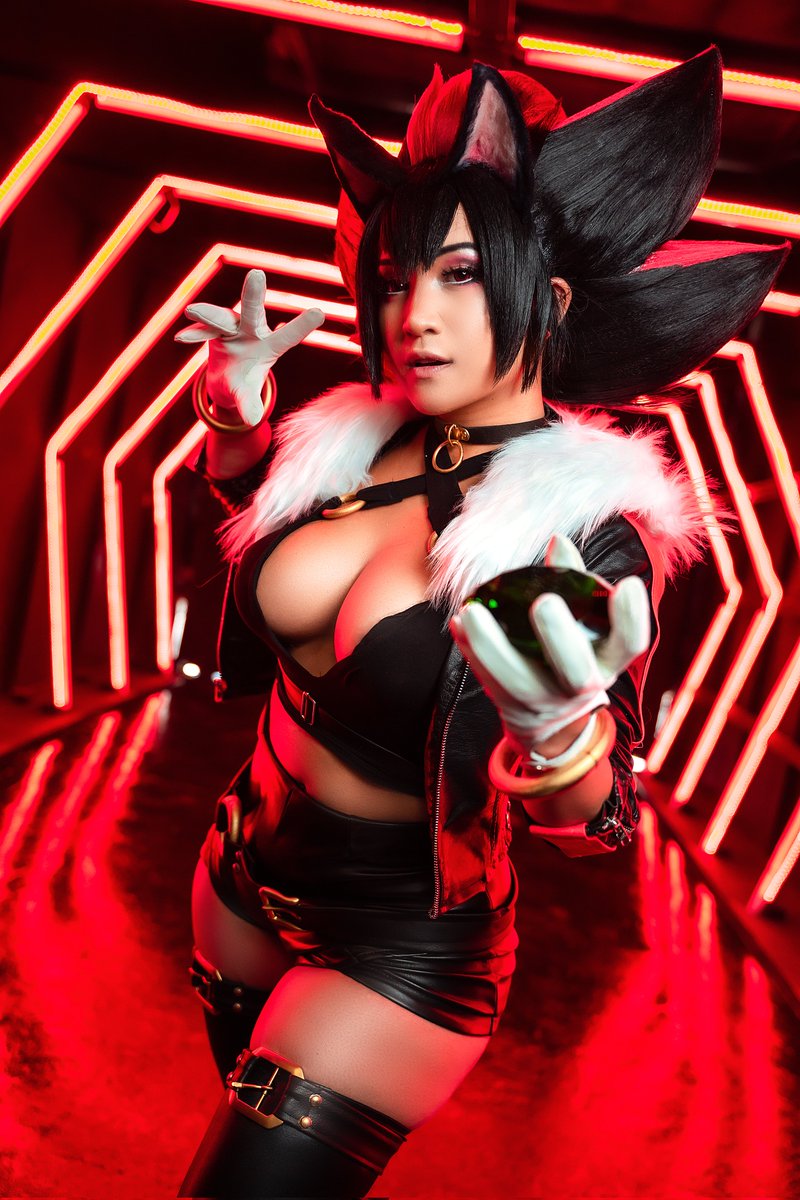 Annjelife's tweet photo. My Shadow the Hedgehog Cosplay ❤️
[immersion break] 

I'd like to thank John Wick for playing me in the new #Sonic3 movie 😌 https://t.co/Y2YOr03cb8